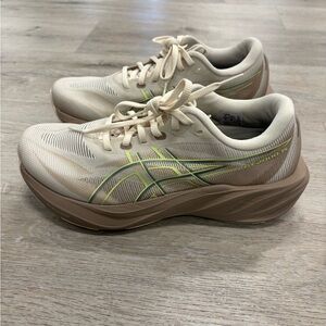 Women’s Asics GT  2000 15 size 8